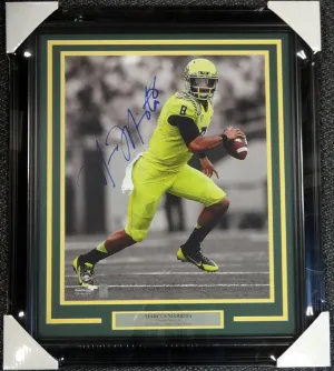 Marcus Mariota Autographed Framed 16x20 Photo Oregon Ducks MM Holo Stock #89809