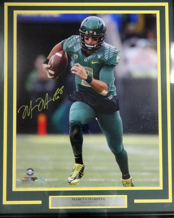 Marcus Mariota Autographed Framed 16x20 Photo Oregon Ducks MM Holo Stock #89813