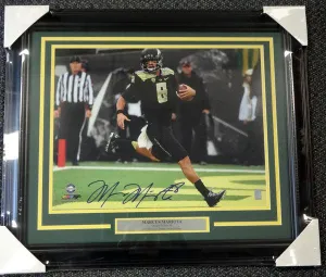 Marcus Mariota Autographed Framed 16x20 Photo Oregon Ducks MM Holo Stock #89816