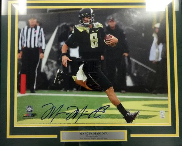 Marcus Mariota Autographed Framed 16x20 Photo Oregon Ducks MM Holo Stock #89816