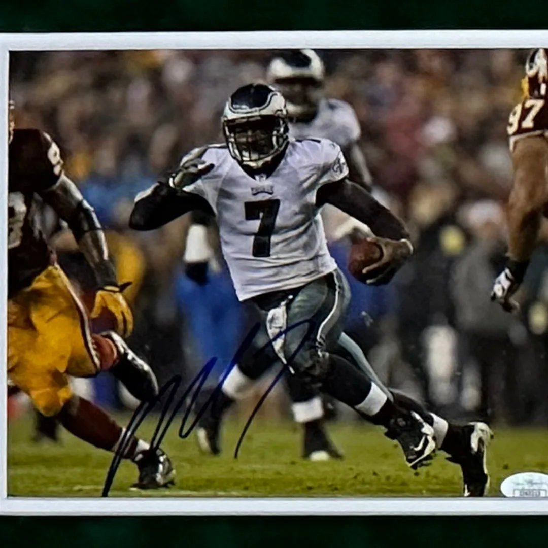 Mike Vick Hand Signed & Framed Philidelphia Eagles 8x10 Photo (JSA)